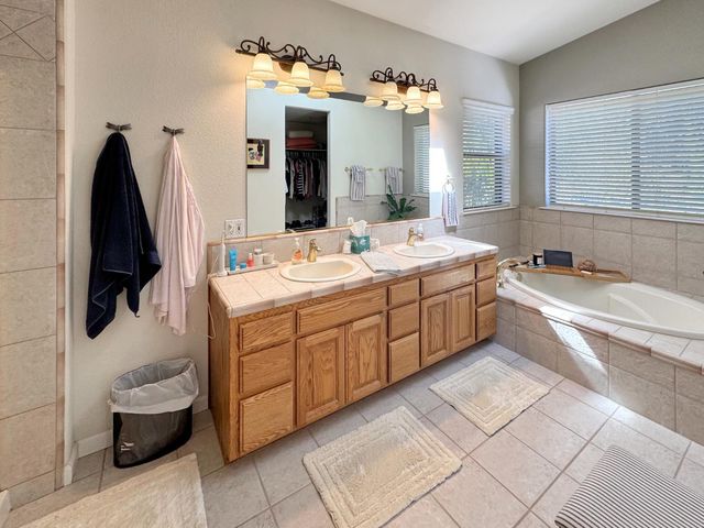 6200 Viewridge Dr, Auburn, CA 95602