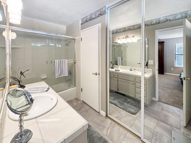 6200 Viewridge Dr, Auburn, CA 95602