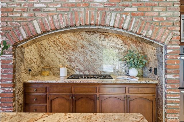 3906 Lake Vista Court, Encino, CA 91316