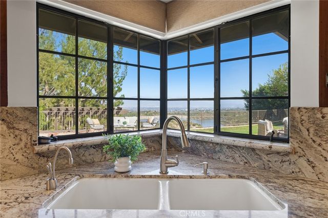 3906 Lake Vista Court, Encino, CA 91316