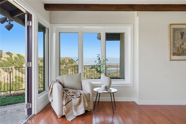 3906 Lake Vista Court, Encino, CA 91316