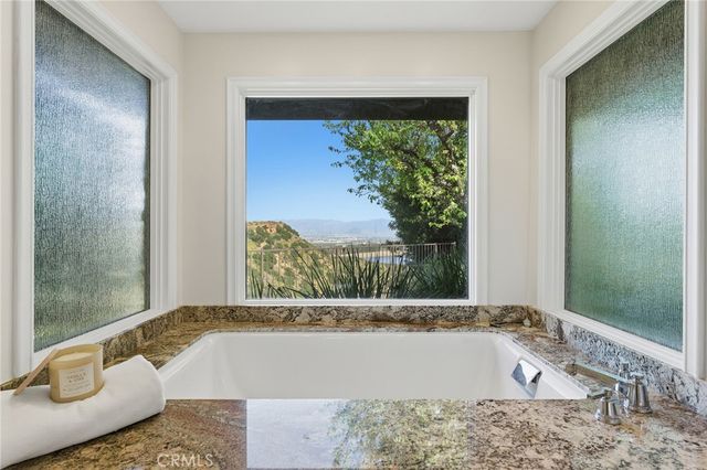 3906 Lake Vista Court, Encino, CA 91316