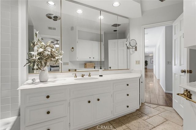 3906 Lake Vista Court, Encino, CA 91316