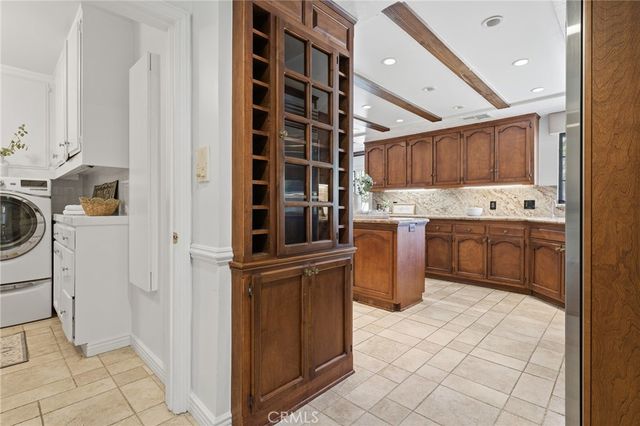 3906 Lake Vista Court, Encino, CA 91316