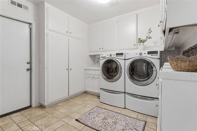 3906 Lake Vista Court, Encino, CA 91316