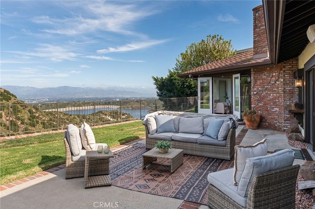 3906 Lake Vista Court, Encino, CA 91316