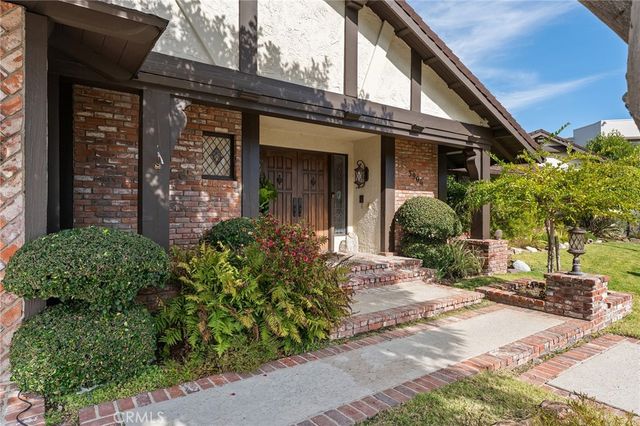 3906 Lake Vista Court, Encino, CA 91316