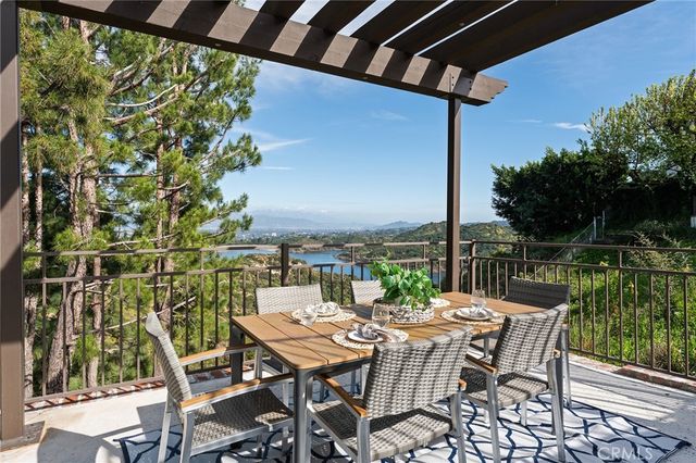 3906 Lake Vista Court, Encino, CA 91316