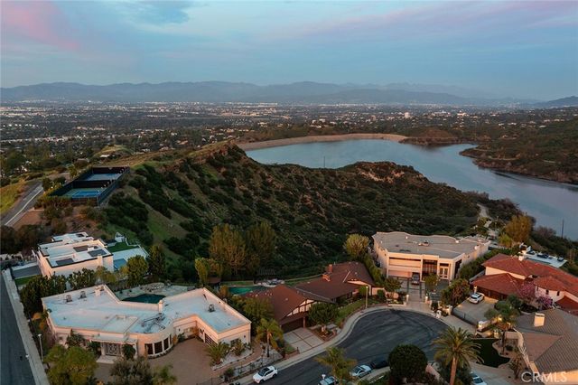 3906 Lake Vista Court, Encino, CA 91316