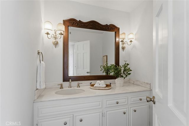 3906 Lake Vista Court, Encino, CA 91316