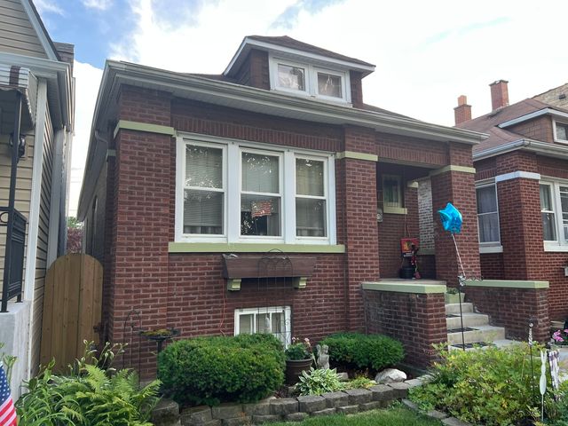 4721 W Warwick Avenue, Chicago, IL 60641