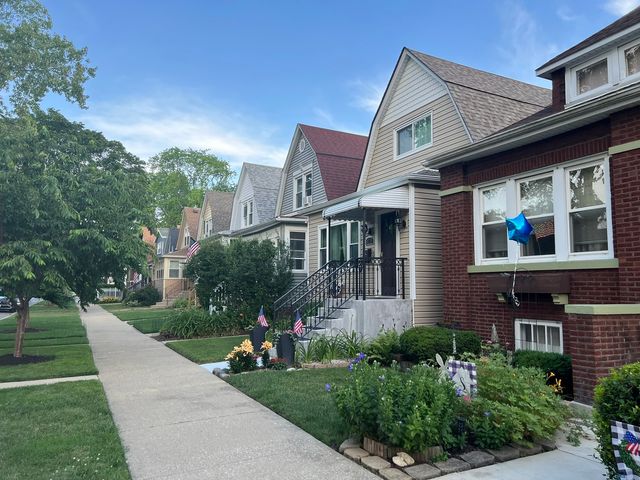 4721 W Warwick Avenue, Chicago, IL 60641