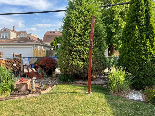 4721 W Warwick Avenue, Chicago, IL 60641