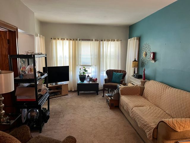4721 W Warwick Avenue, Chicago, IL 60641