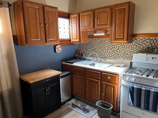 4721 W Warwick Avenue, Chicago, IL 60641