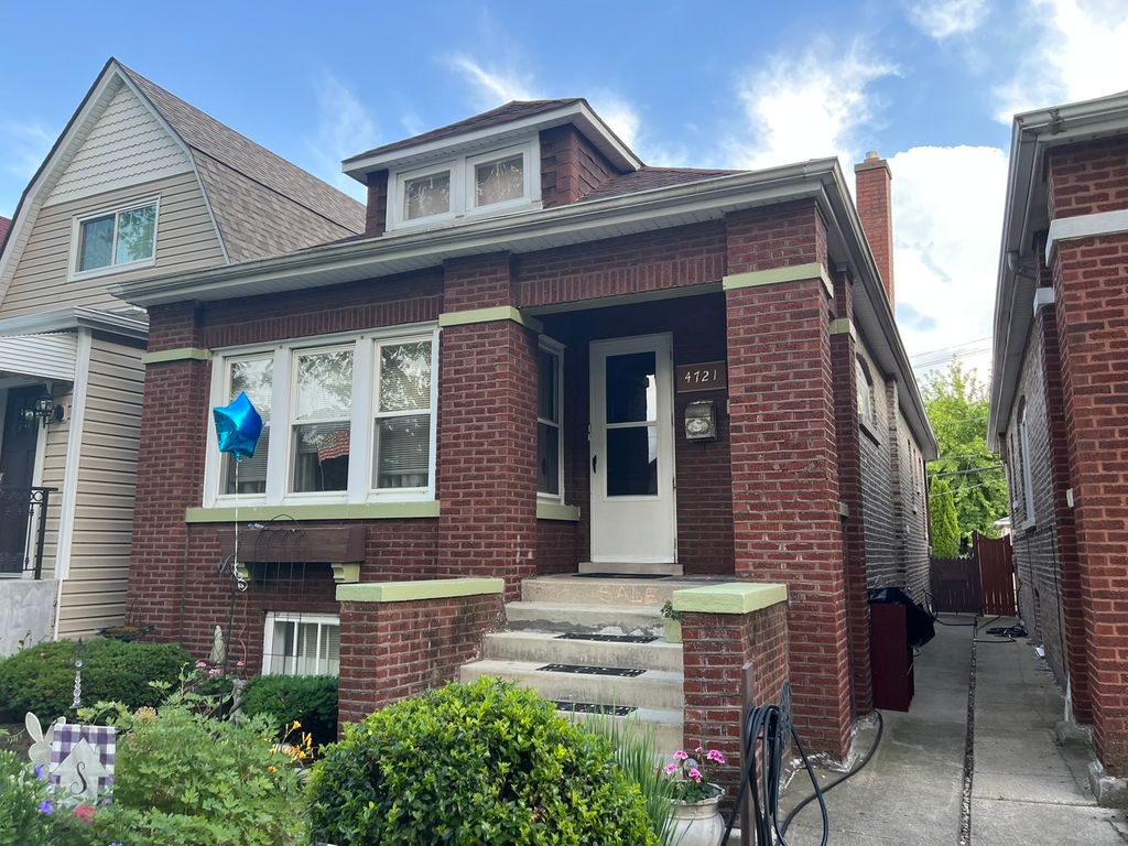 4721 W Warwick Avenue, Chicago, IL 60641