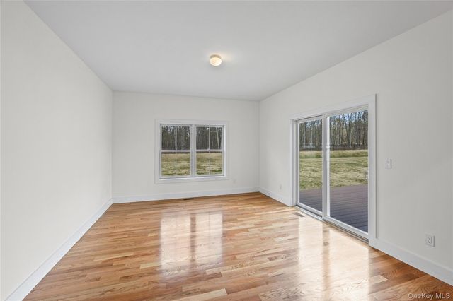 7 Jersey Avenue, Miller Place, NY 11764