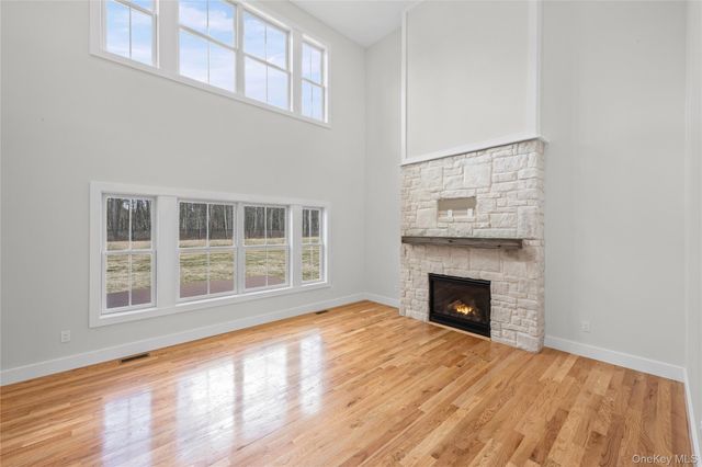 7 Jersey Avenue, Miller Place, NY 11764