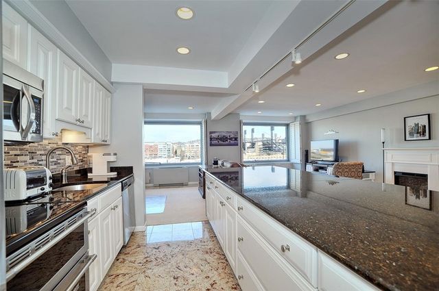 320 Fort Duquesne Blvd 5F, Downtown Pgh, PA 15222