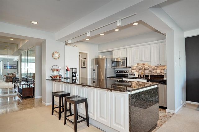 320 Fort Duquesne Blvd 5F, Downtown Pgh, PA 15222