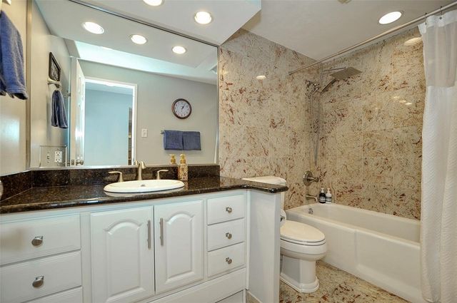 320 Fort Duquesne Blvd 5F, Downtown Pgh, PA 15222