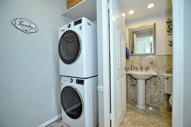 320 Fort Duquesne Blvd 5F, Downtown Pgh, PA 15222