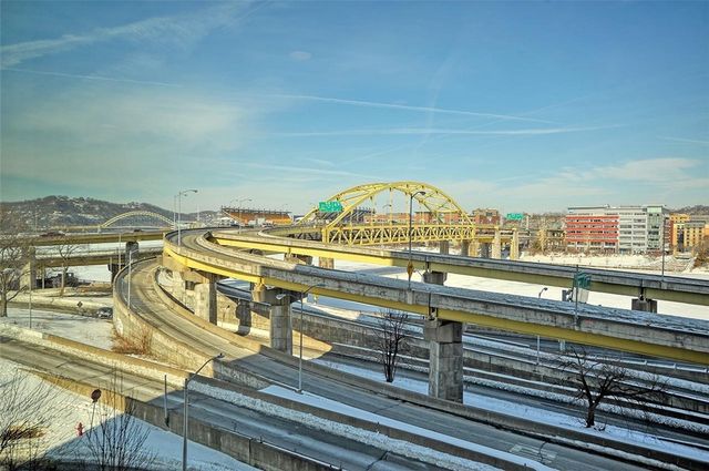 320 Fort Duquesne Blvd 5F, Downtown Pgh, PA 15222