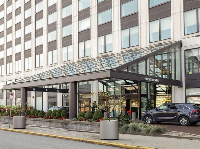 320 Fort Duquesne Blvd 5F, Downtown Pgh, PA 15222