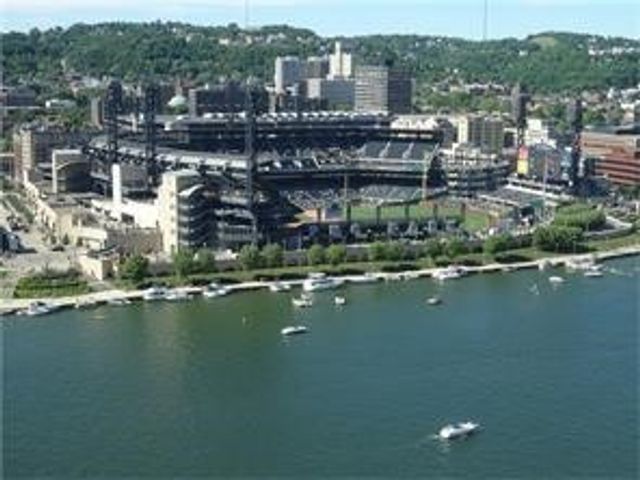 320 Fort Duquesne Blvd 5F, Downtown Pgh, PA 15222