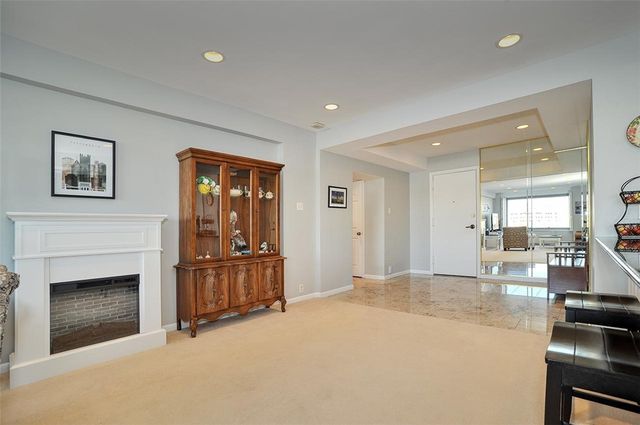 320 Fort Duquesne Blvd 5F, Downtown Pgh, PA 15222