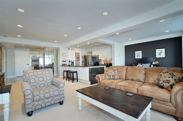 320 Fort Duquesne Blvd 5F, Downtown Pgh, PA 15222