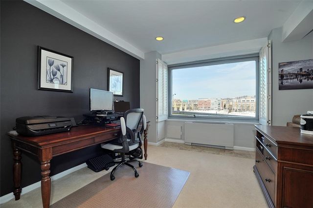 320 Fort Duquesne Blvd 5F, Downtown Pgh, PA 15222