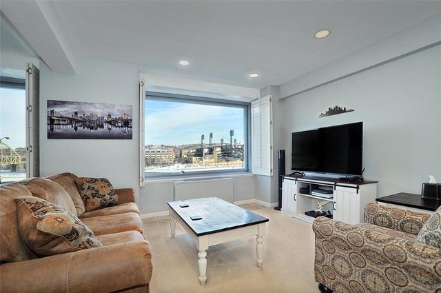 320 Fort Duquesne Blvd 5F, Downtown Pgh, PA 15222