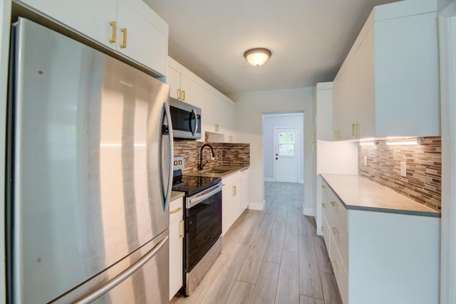 2633 NE 16TH Avenue, Pompano Beach, FL 33064