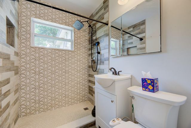 2633 NE 16TH Avenue, Pompano Beach, FL 33064
