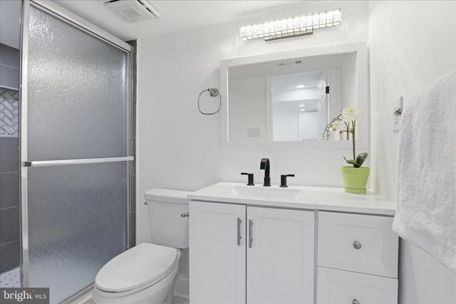 2215 FARRINGTON AVE, Alexandria, VA 22303