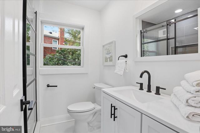 2215 FARRINGTON AVE, Alexandria, VA 22303