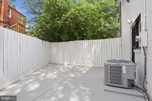 2215 FARRINGTON AVE, Alexandria, VA 22303