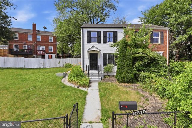 2215 FARRINGTON AVE, Alexandria, VA 22303
