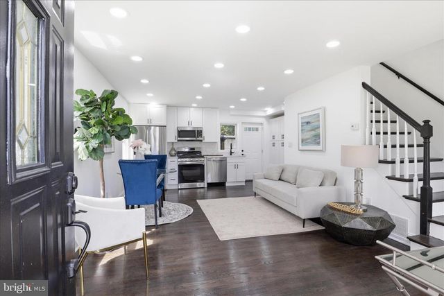 2215 FARRINGTON AVE, Alexandria, VA 22303
