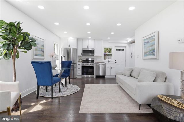 2215 FARRINGTON AVE, Alexandria, VA 22303