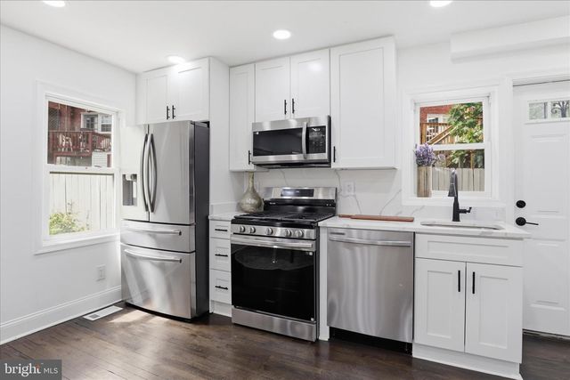 2215 FARRINGTON AVE, Alexandria, VA 22303