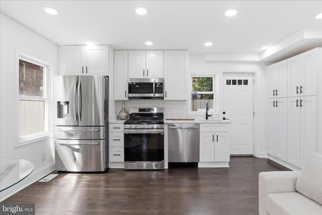 2215 FARRINGTON AVE, Alexandria, VA 22303