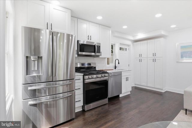 2215 FARRINGTON AVE, Alexandria, VA 22303