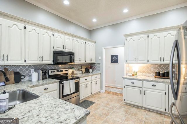 203 Southfield Court, Bonaire, GA 31005