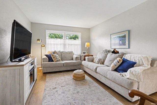 18322 Crownhill Drive, South Bend, IN 46637