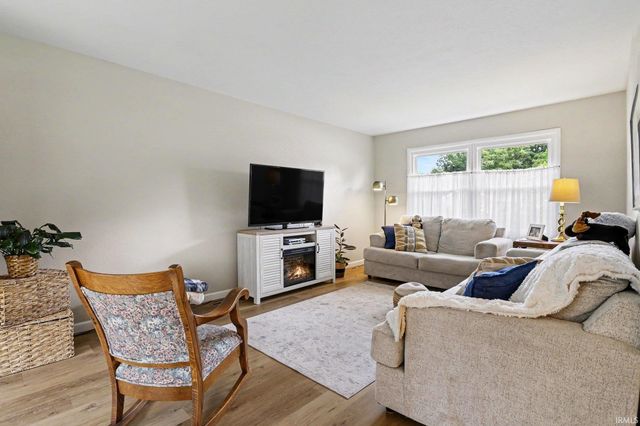 18322 Crownhill Drive, South Bend, IN 46637