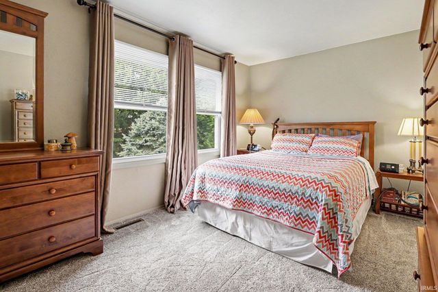 18322 Crownhill Drive, South Bend, IN 46637