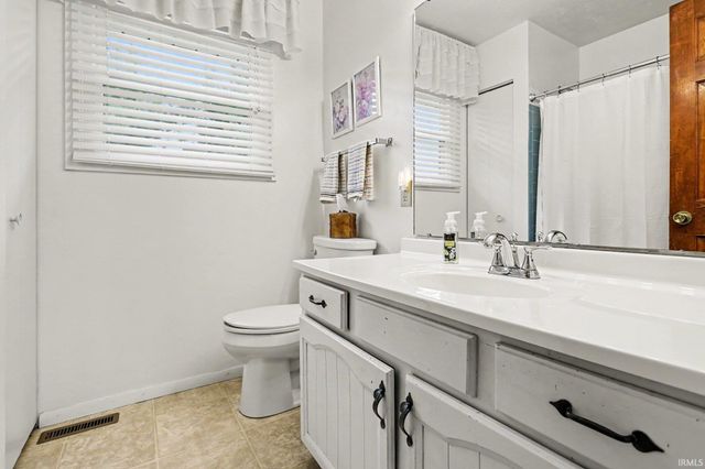 18322 Crownhill Drive, South Bend, IN 46637