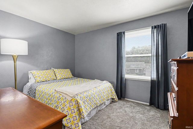 18322 Crownhill Drive, South Bend, IN 46637